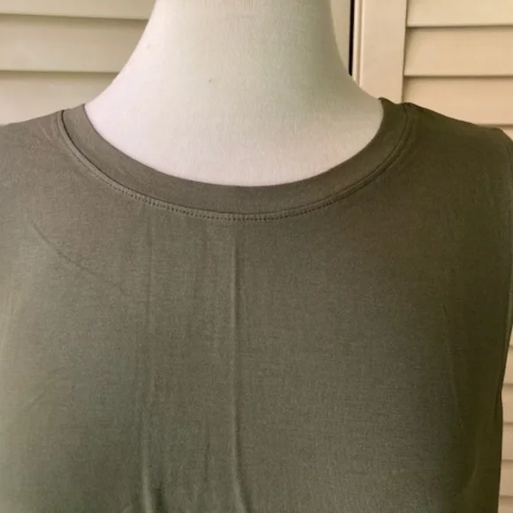 Hello Poshers! - Picture 3 of 6